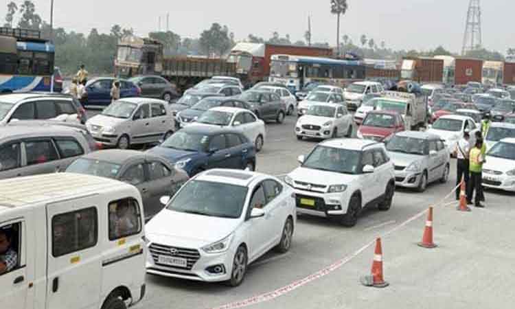 నిందితుల అరెస్టుకు డిమాండ్‌.. జాతీయ రహదారిపై భారీగా ట్రాఫిక్‌ జామ్‌