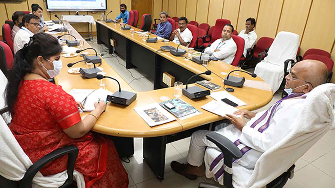 ఏప్రిల్ 3 నుంచి పంచగవ్య ఔషదాలతో చికిత్స  : టీటీడీ ఈవో