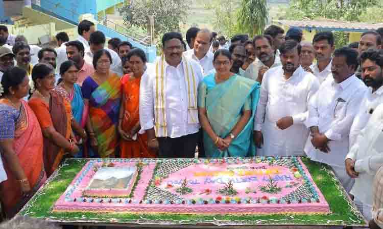 ఘనంగా ‘ఇంటూరి’జన్మదిన వేడుకలు