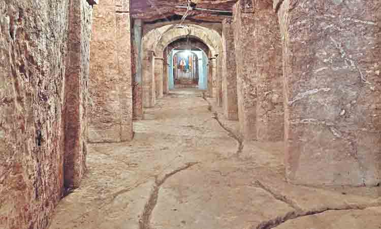 గుట్టను తొలిచి.. గుడులుగా మలిచి..