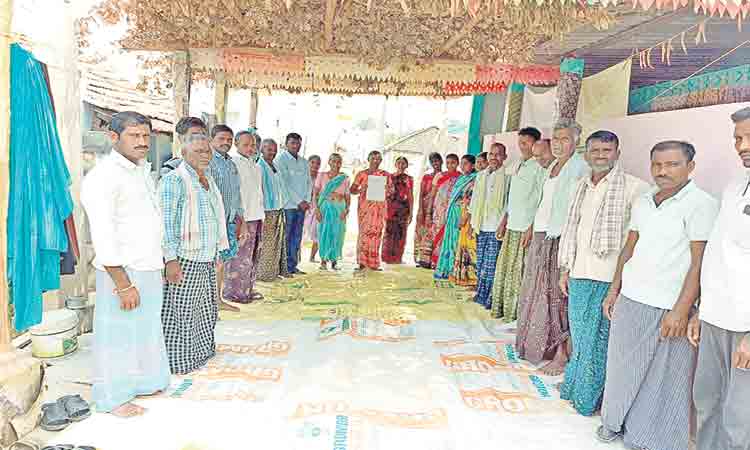 ధాన్యం కొనాలని కదిలిన పల్లెలు