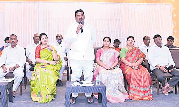 ‘మనఊరు- మనబడి’తో బంగారు భవిత