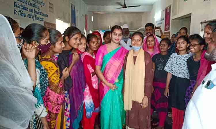 ప్రతిఒక్కరికీ ఆదర్శంగా నిలవాలి: జెడ్పీ చైర్‌పర్సన్‌ సరిత