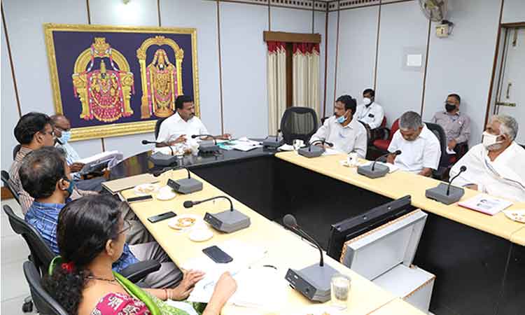 18 నుంచి విశాఖ‌లో శ్రీ‌వారి ఆల‌య మ‌హాసంప్రోక్షణ : టీటీడీ జేఈవో