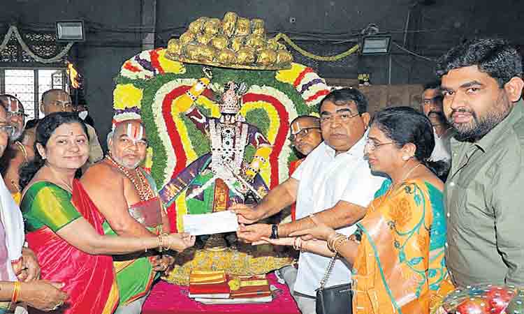 యాదాద్రికి 15.36 కోట్ల విరాళాలు