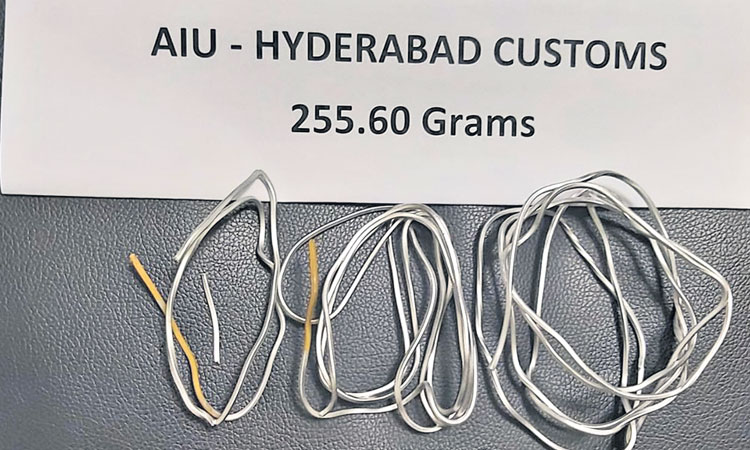 శంషాబాద్‌ ఎయిర్‌పోర్ట్‌లో వెండి తీగల్లో బంగారం