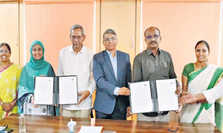 సామాజిక సమస్యల పరిష్కారంలో ముందుండాలి