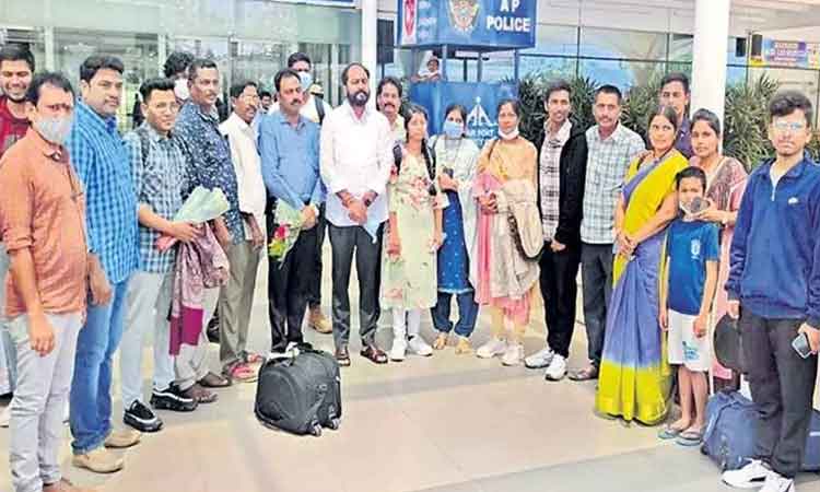 ఉక్రెయిన్‌ నుంచి ఏపీకి తిరిగొచ్చిన 558 మంది విద్యార్థులు