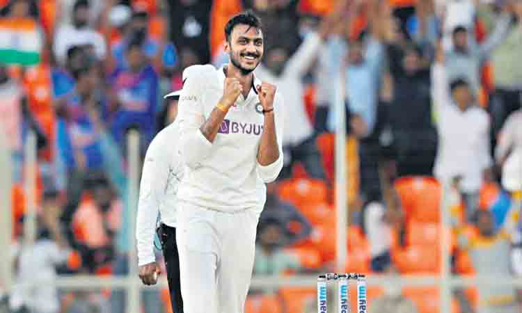 కుల్దీప్‌ స్థానంలో అక్షర్‌