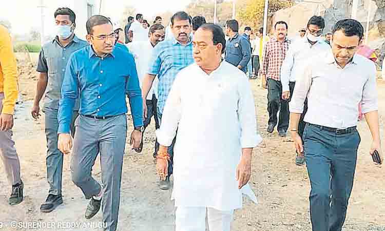 వైద్యశాఖ మంత్రి హరీశ్‌ వస్తున్నారు..