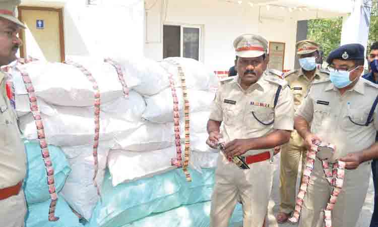 గుట్కా, గంజాయి విక్రయిస్తే కఠిన చర్యలు