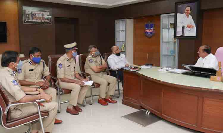 జైళ్లశాఖ పనితీరుపై హోం మంత్రి సమీక్ష