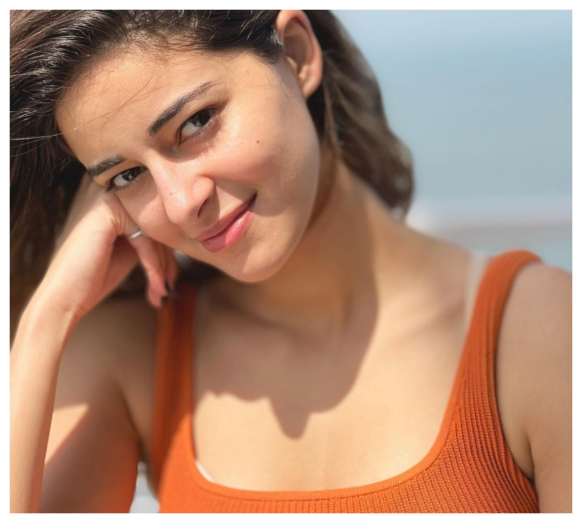 Ananya Panday | చూపులతో గుచ్చేస్తున్న లైగర్ బ్యూటీ అనన్య పాండే..