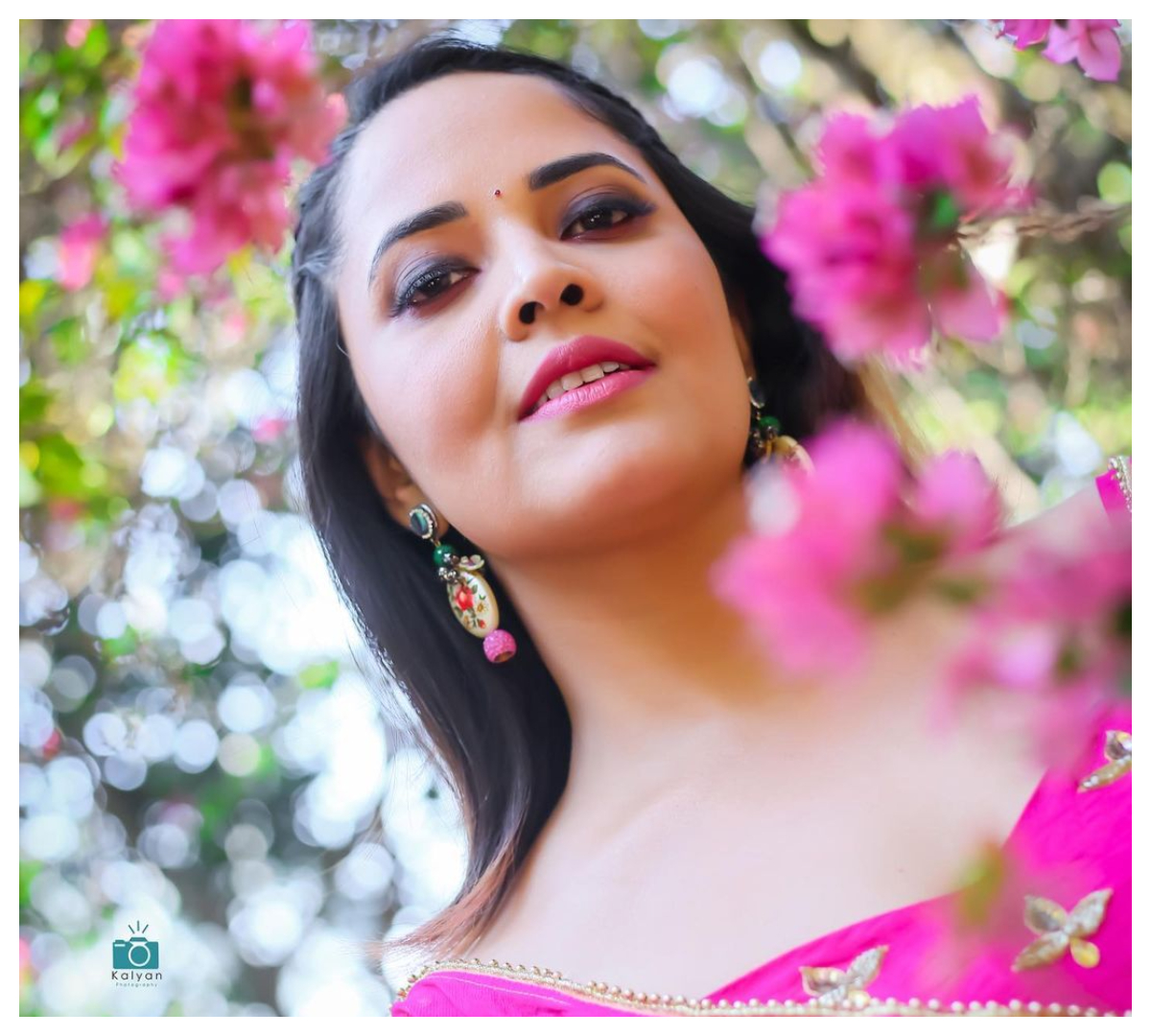 Anasuya Bharadwaj | పింక్ కలర్ శారీలో హొయలు ఒలకబోస్తున్న అనసూయ భరద్వాజ్..