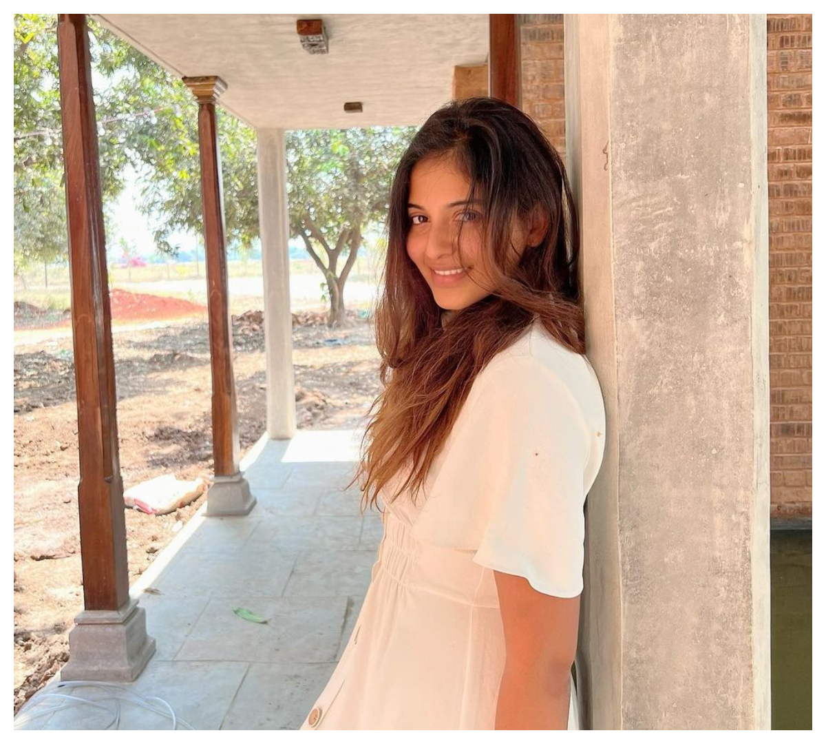 Anjali | వైట్ క‌ల‌ర్‌ డ్రెస్‌లో క‌వ్విస్తున్న‌ అంజలి..