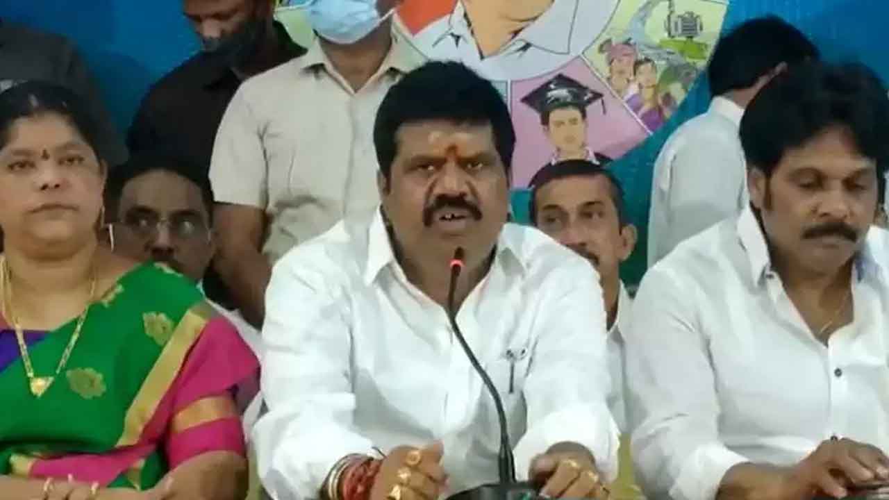 విశాఖలో ఘనంగా వైసీపీ ఆవిర్భావ దినోత్సవం