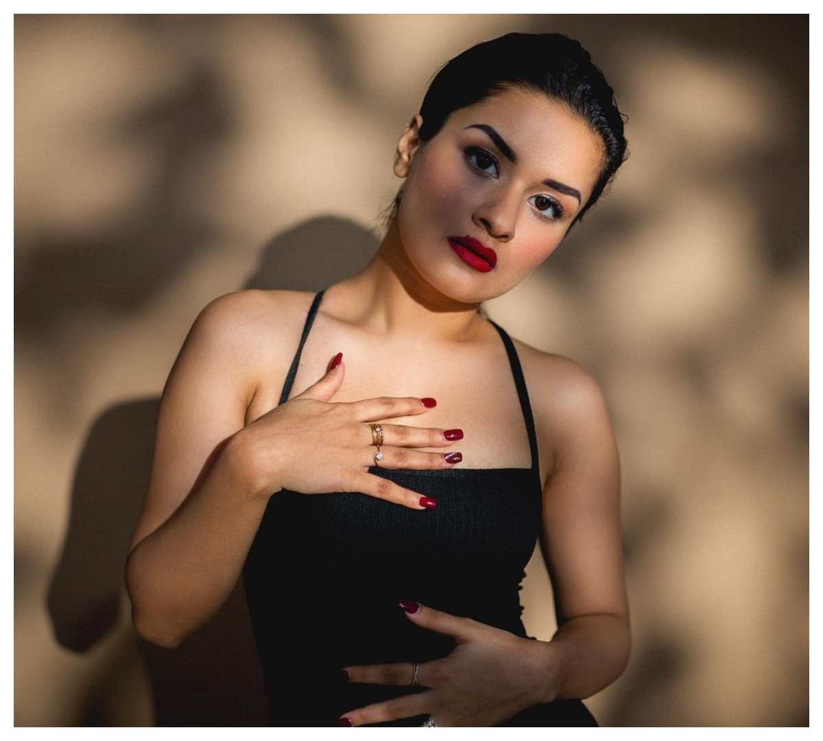 Avneet Kaur | బ్లాక్ క‌ల‌ర్ డ్రెస్‌లో అవ్‌నీత్ కౌర్ అందచందాలు..