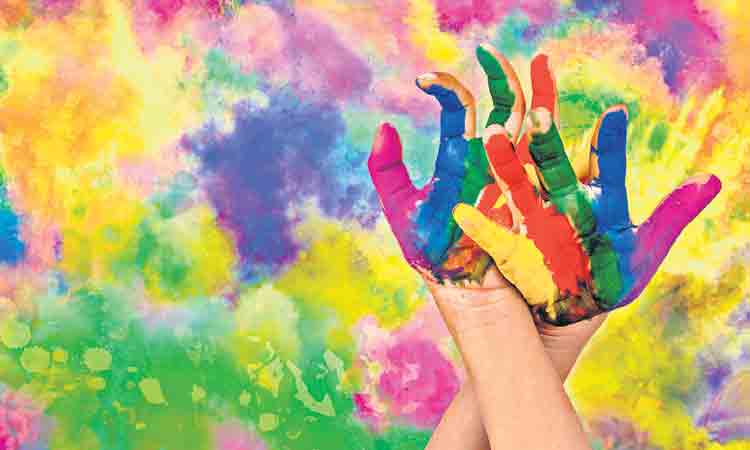 రంగుల కేళి.. సందేశాల హోలి!