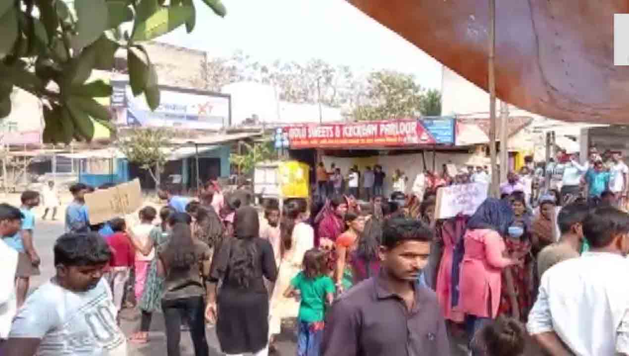 హోలీ రోజున బాలికపై సామూహిక లైంగిక దాడి, హత్య… స్థానికులు నిరసన