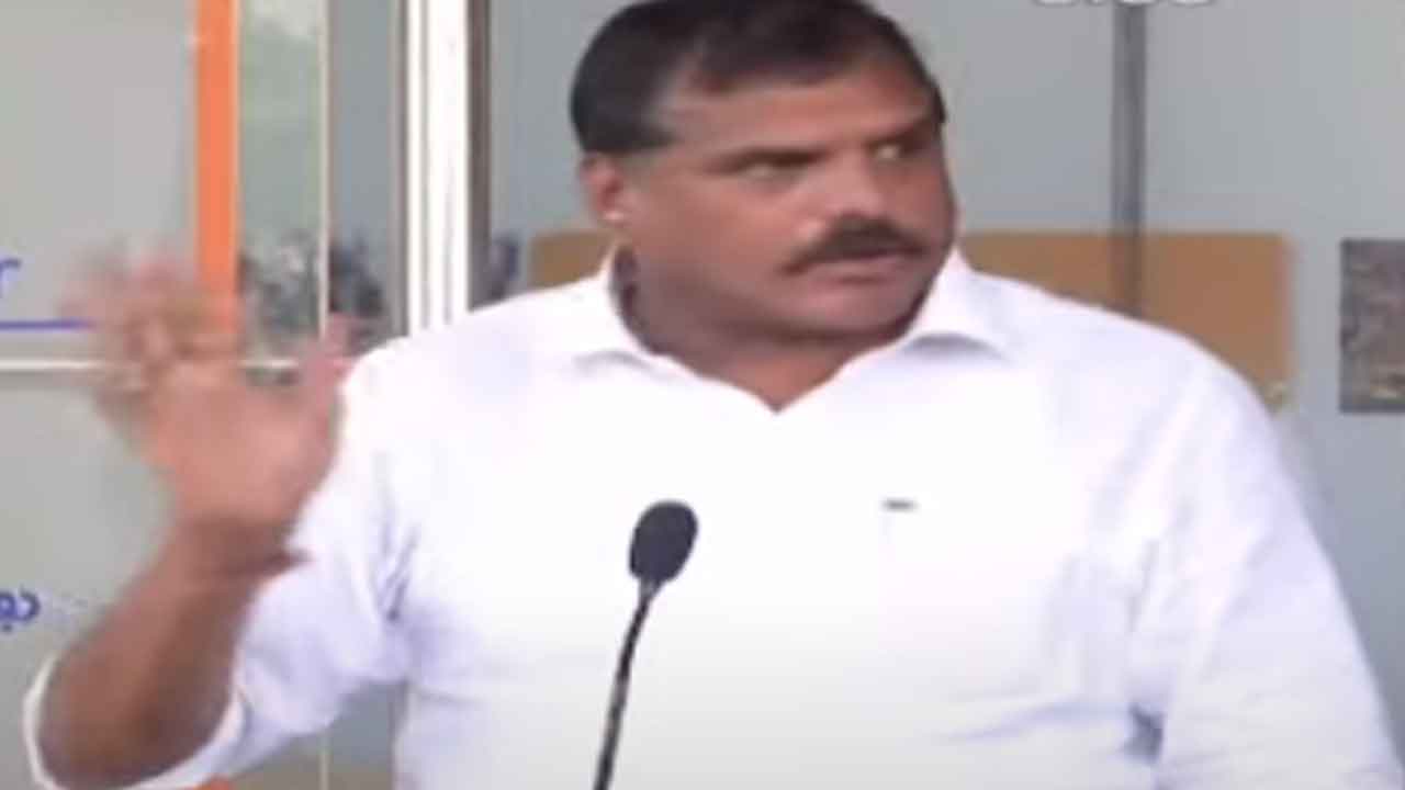 పవన్‌ కల్యాణ్‌వి దిగజారుడు రాజకీయాలు: మంత్రి బొత్స