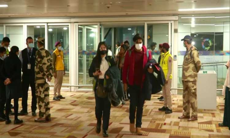 ఉక్రెయిన్‌ నుంచి 420 మందితో ఢిల్లీ చేరిన సీ-17 విమానాలు