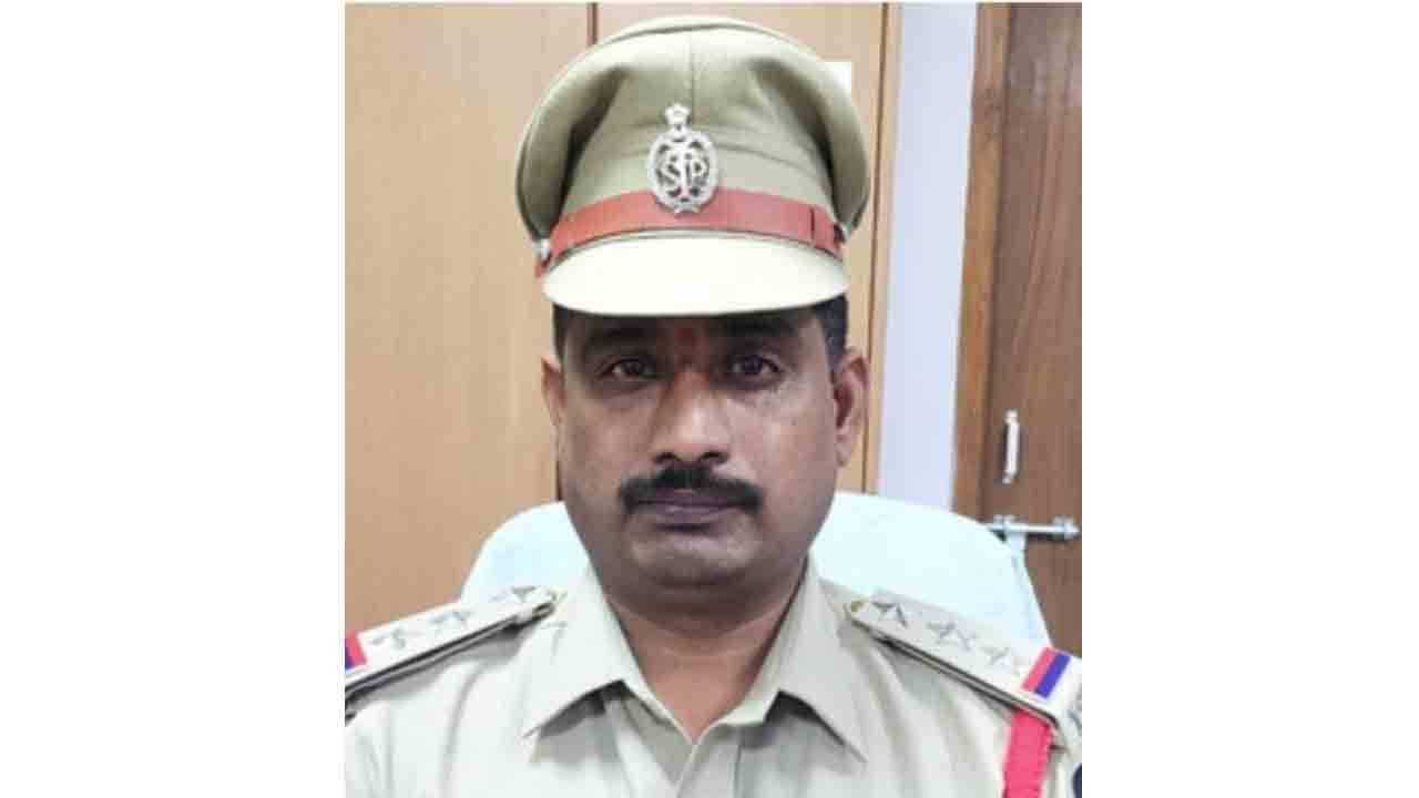 ట్యాంక్‌బండ్‌పై రోడ్డుప్ర‌మాదం.. ముషీరాబాద్ సీఐకి గాయాలు