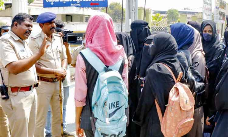 హిజాబ్‌పై అత్యవసర విచారణ అక్కర్లేదు