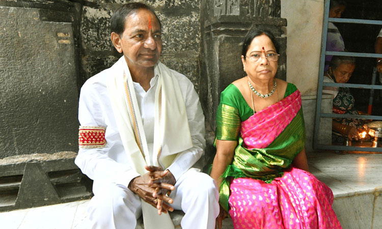 అంబాబాయి మహాలక్ష్మి సేవలో సీఎం కేసీఆర్‌