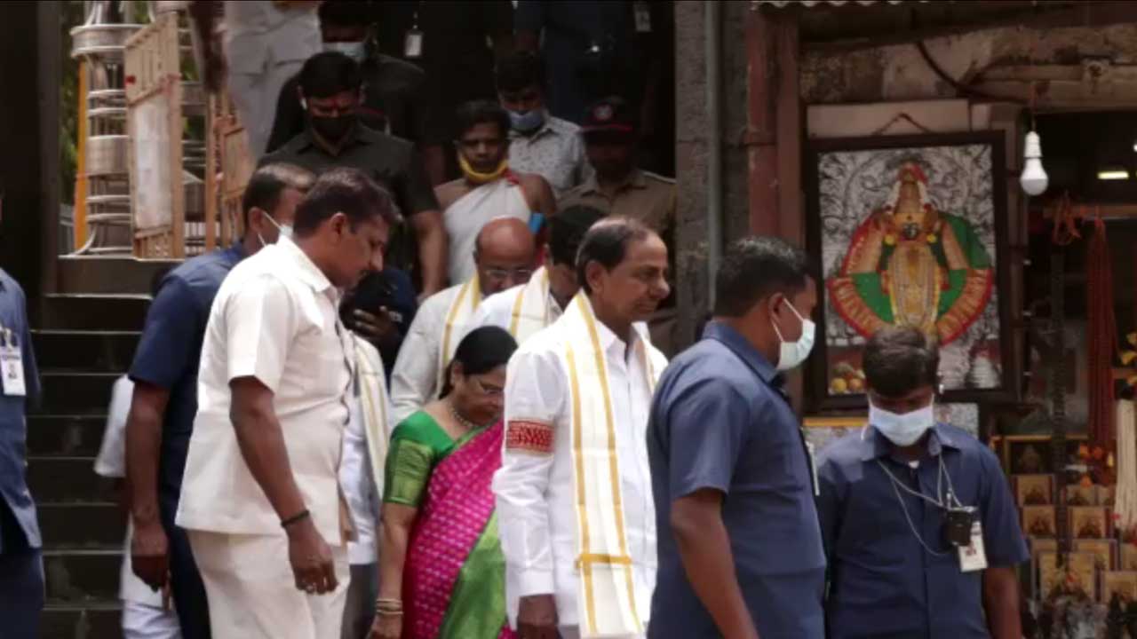 కొల్హాపూర్‌ మహాలక్ష్మి అమ్మవారిని దర్శించుకున్న సీఎం కేసీఆర్‌