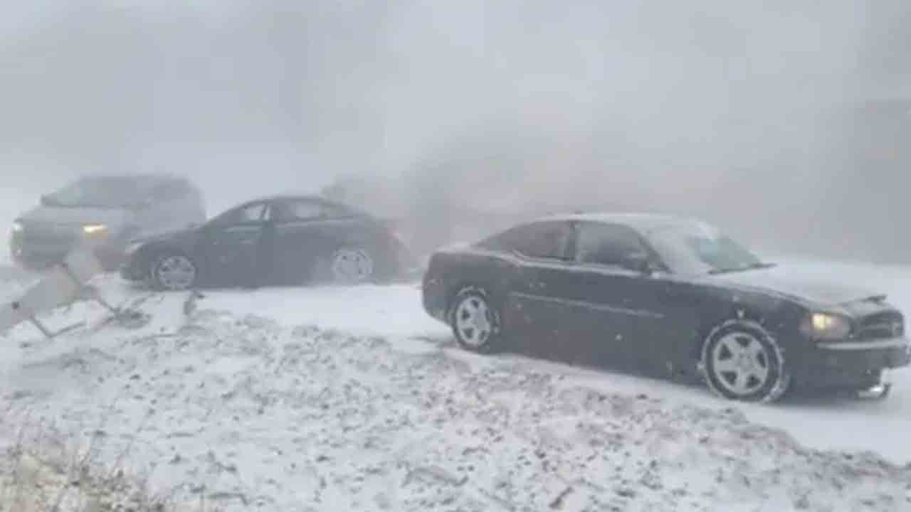 అమెరికాలో భారీగా మంచు.. 50 వాహ‌నాలు ఢీకొని ముగ్గురు మృతి.. వీడియో