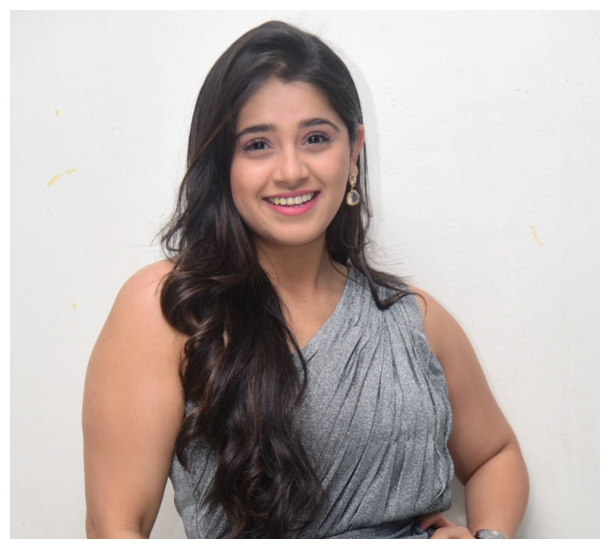 Chandini | నవ్వుతో మాయ చేస్తున్న చాందిని..