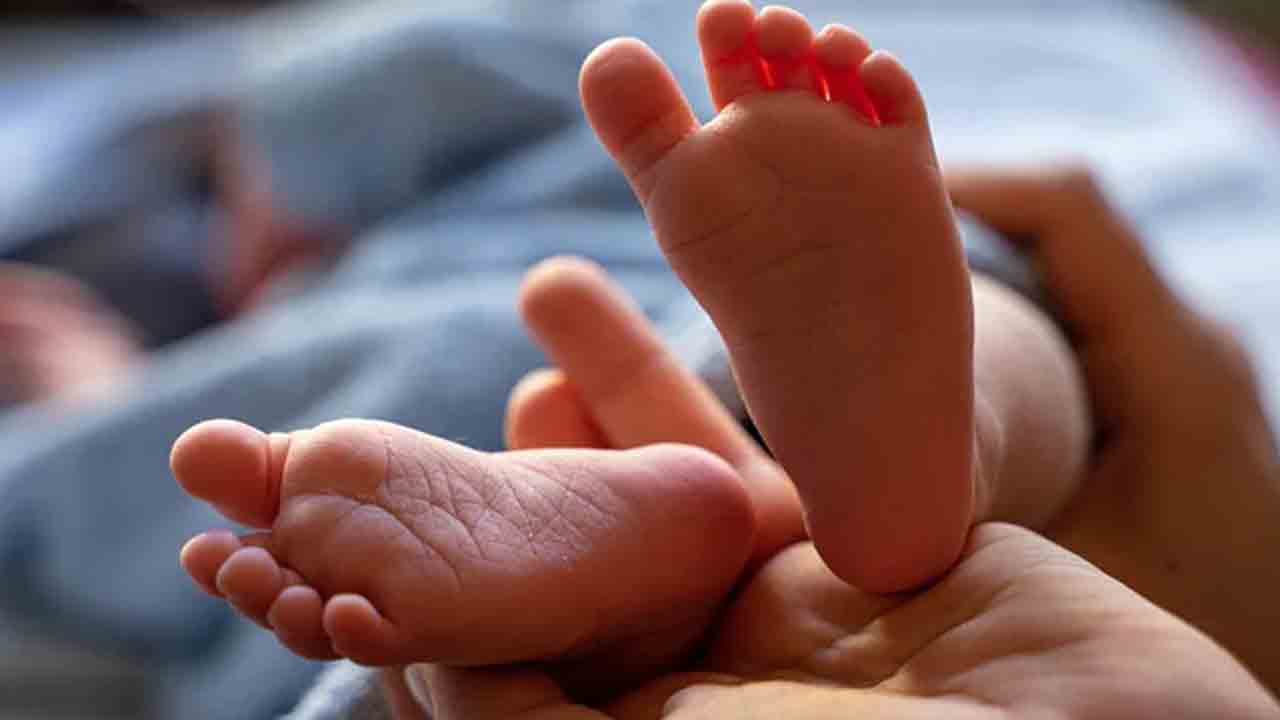 స్కానింగ్‌లో ట్విన్స్‌.. కానీ 2 త‌ల‌లు, 3 చేతుల‌తో జ‌న్మించిన శిశువు