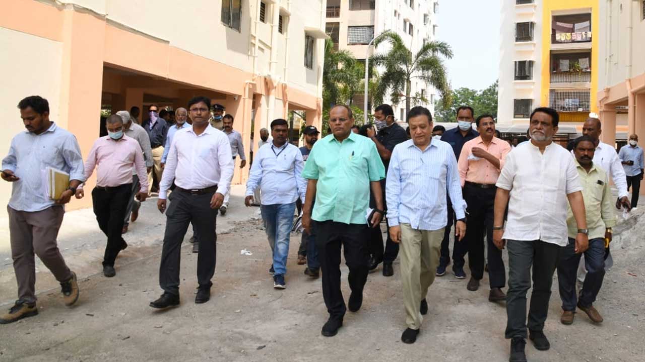 బండ్లగూడ రాజీవ్‌ స్వగృహ అపార్ట్‌మెంట్లను పరిశీలించిన సీఎస్‌