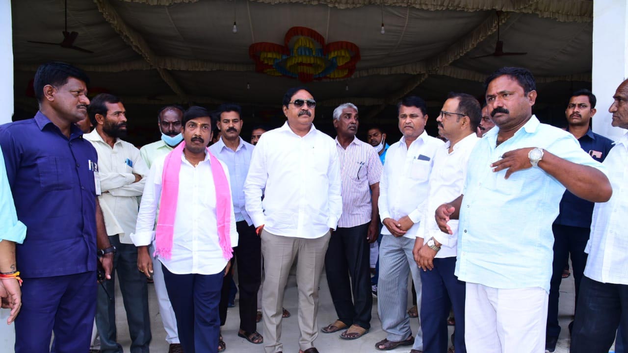 మొత్తం ధాన్యాన్ని కేంద్రాన్ని కొనుగోలు చేయాలి : మంత్రి ఎర్రబెల్లి