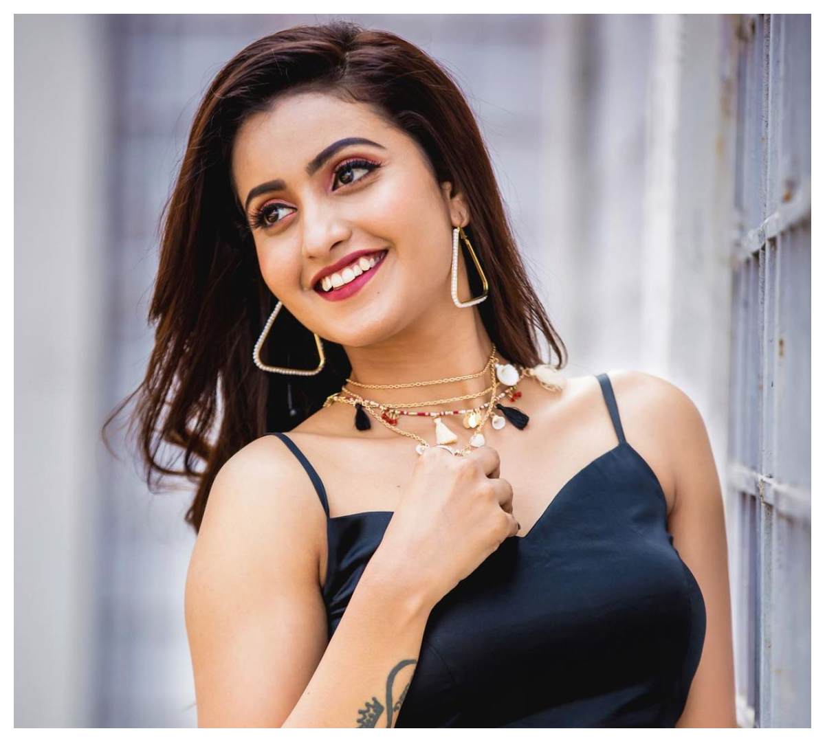 Deepika Pilli | చిరున‌వ్వుతో నెటిజ‌న్ల మ‌న‌సు దోచుకుంటున్న‌ దీపికా పిల్లి..