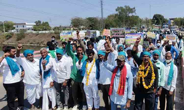 ఎంపీ అర్వింద్‌ రాజీనామా చేయాలి