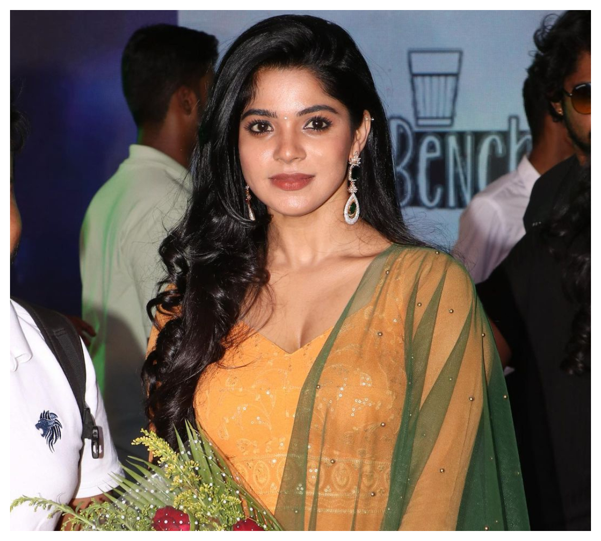 Divya Bharathi | అందంతో అదరగొడుతున్న బ్యాచిలర్ భామ దివ్య భారతి..