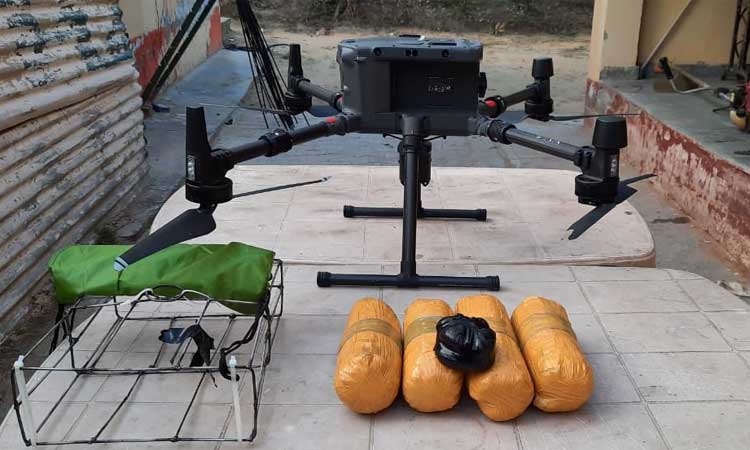 పంజాబ్‌లో డ్రోన్‌ కలకలం.. పాక్‌ నుంచి వచ్చిన క్వాడ్‌కాప్టర్‌