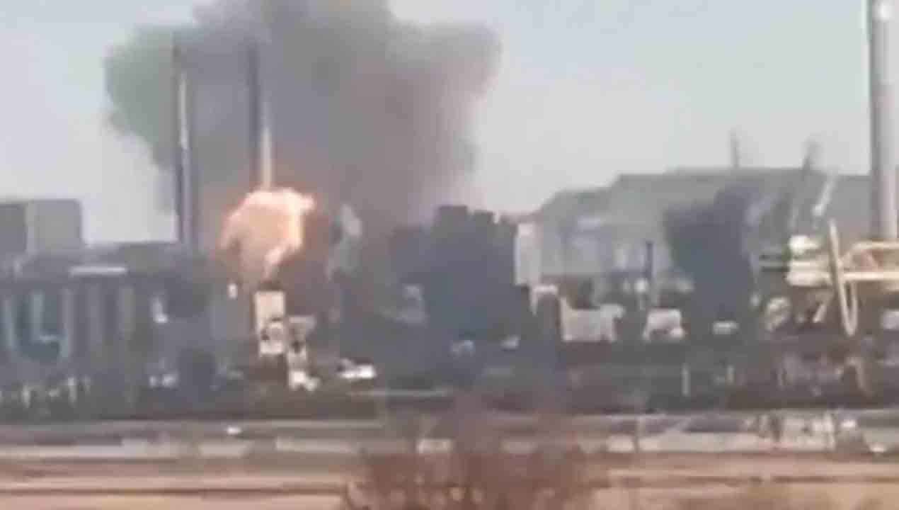 రష్యా దళాల దాడిలో… యూరప్‌లోని అతిపెద్ద ఉక్కు కర్మాగారం ధ్వంసం