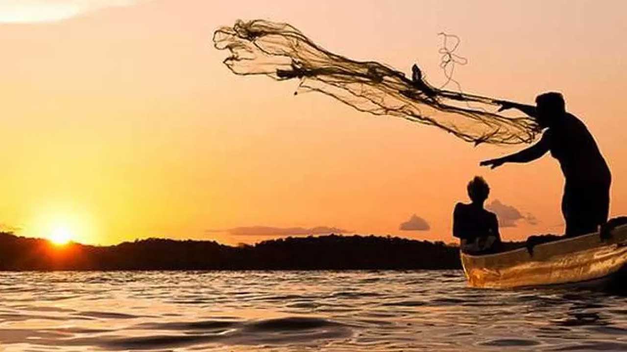 మత్స్యకారులకు సర్కారు ఉగాది కానుక..