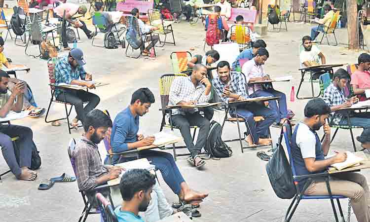 నియామకాల్లో స్థానికతకే పట్టం