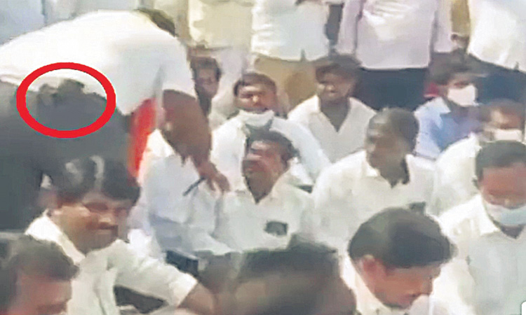 బీజేపీ నాయకుల గన్‌ కల్చర్‌