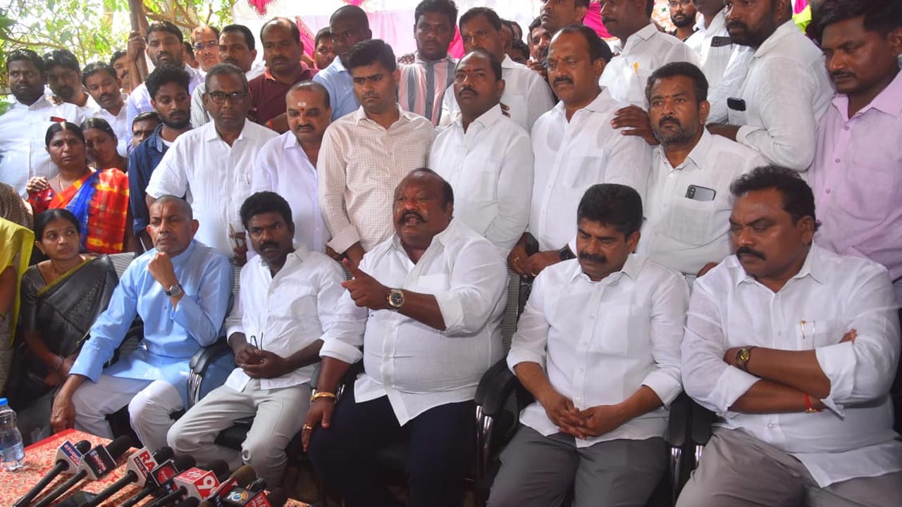 దాడులుచేస్తే ఊరుకునేది లేదు.. బీజేపీ లీడర్లకు మంత్రి గంగుల హెచ్చరిక