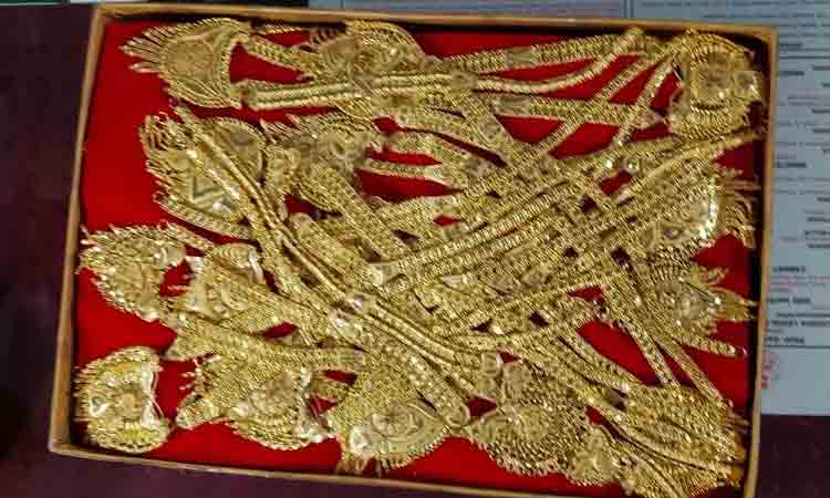 కోణార్క్ ఎక్స్‌ప్రెస్‌లో 32 కిలోల బంగారు ఆభ‌ర‌ణాలు సీజ్