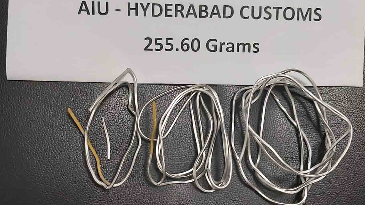 శంషాబాద్ ఎయిర్‌పోర్టులో 255 గ్రాముల బంగారం స్వాధీనం