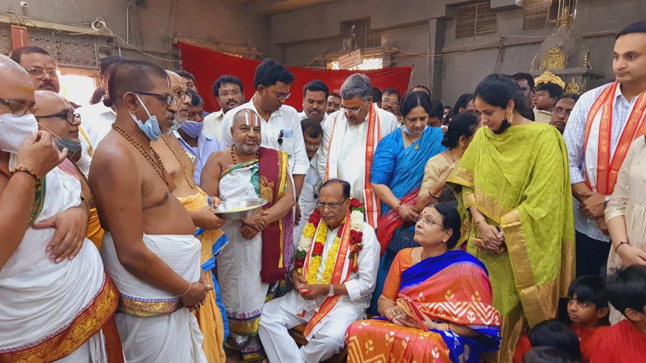 యాదాద్రి లక్ష్మీనరసింహస్వామిని దర్శించుకున్న మండలి చైర్మన్‌