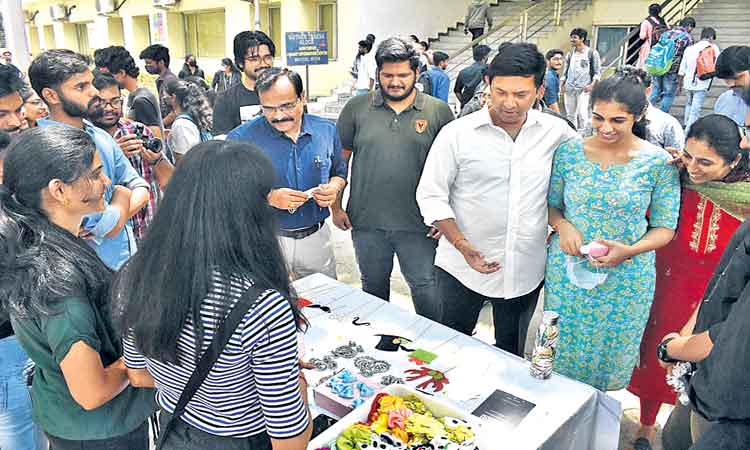ఎంఎల్‌ఆర్‌ఐటీలో ‘హజిల్‌ మానియా’