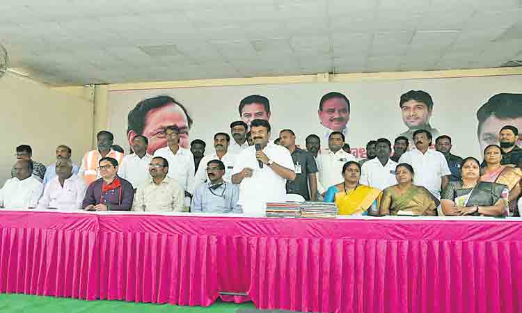 మహిళల అభ్యున్నతికి పెద్దపీట