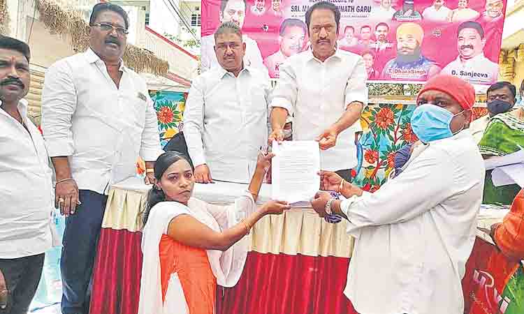 సీఎం కేసీఆర్‌ పేదల పక్షపాతి