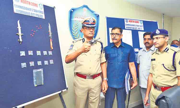 ఆయుధాల కేసులో ఇరికించి..ఆస్తి కొట్టేద్దామనుకున్నాడు